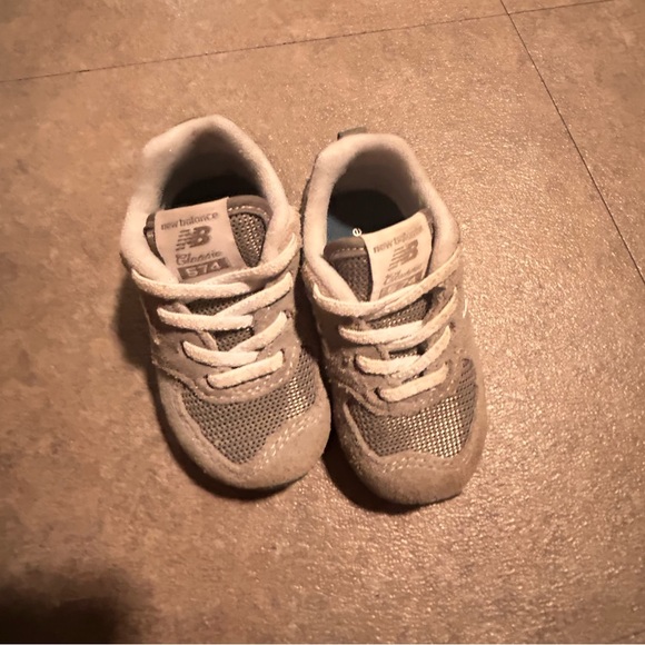 Toddler New Balance unisex shoes - Picture 1 of 3